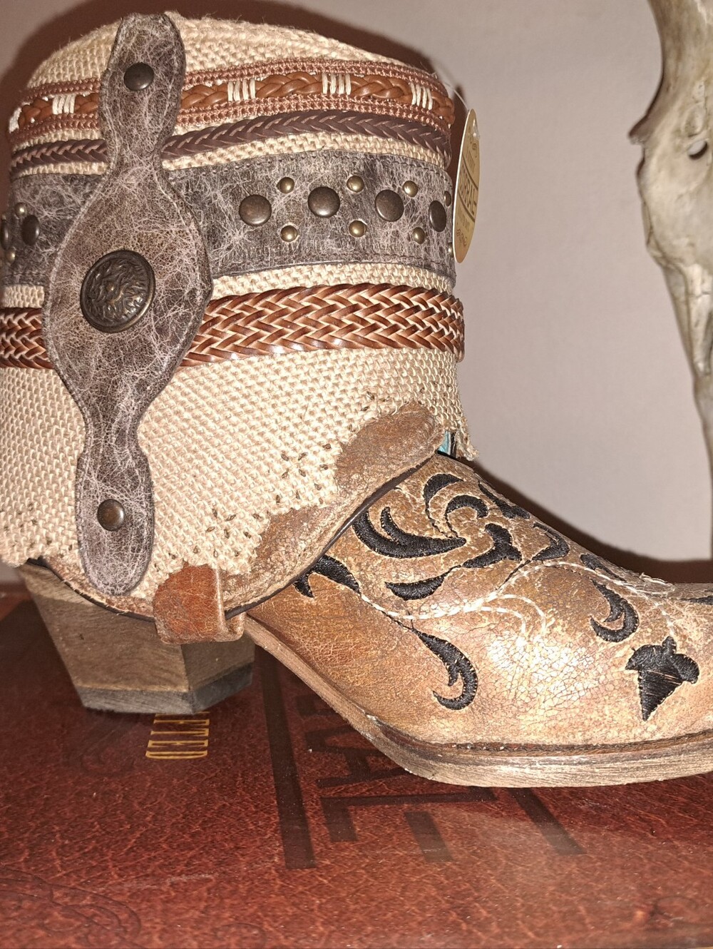 Women’s Tan & Black Embroidered Western Ankle Boot